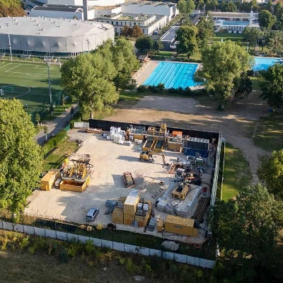 Drohnenaufnahme von der Installationsfläche im Gartenbad St. Jakob