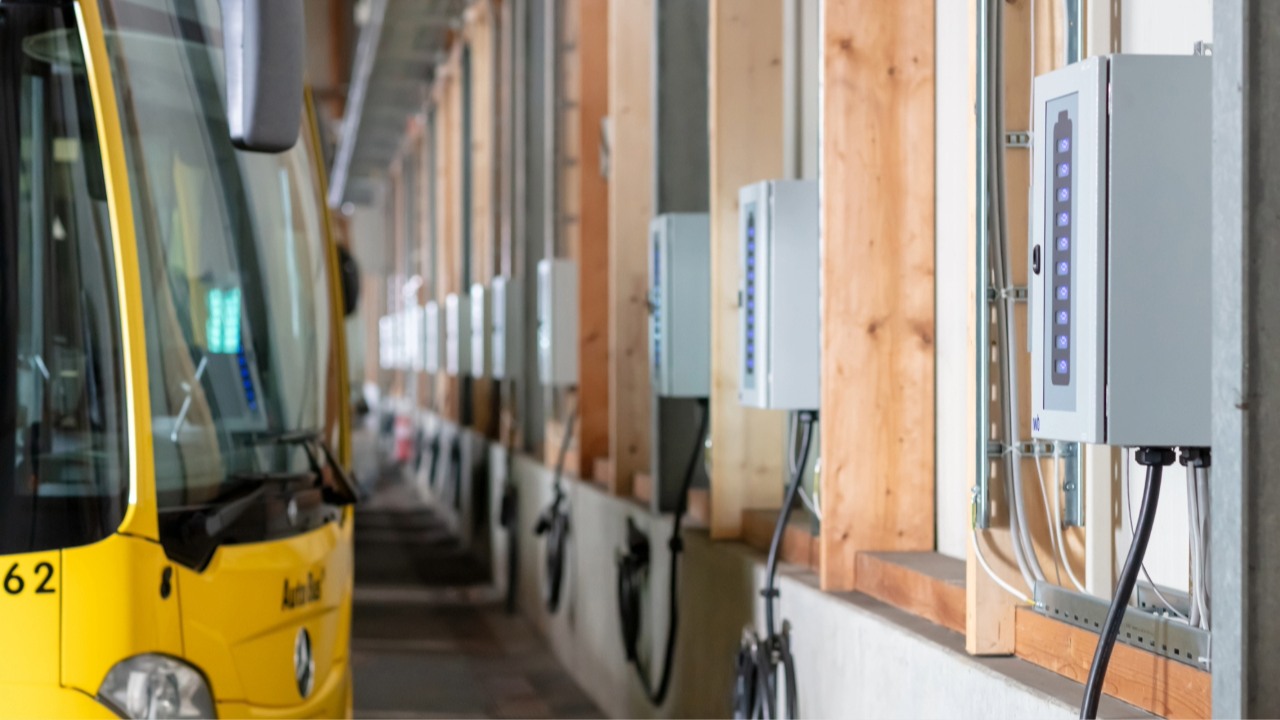 Das Depot der Autobus AG Liestal mit den Ladepunkten für insgesamt 28 E-Busse.