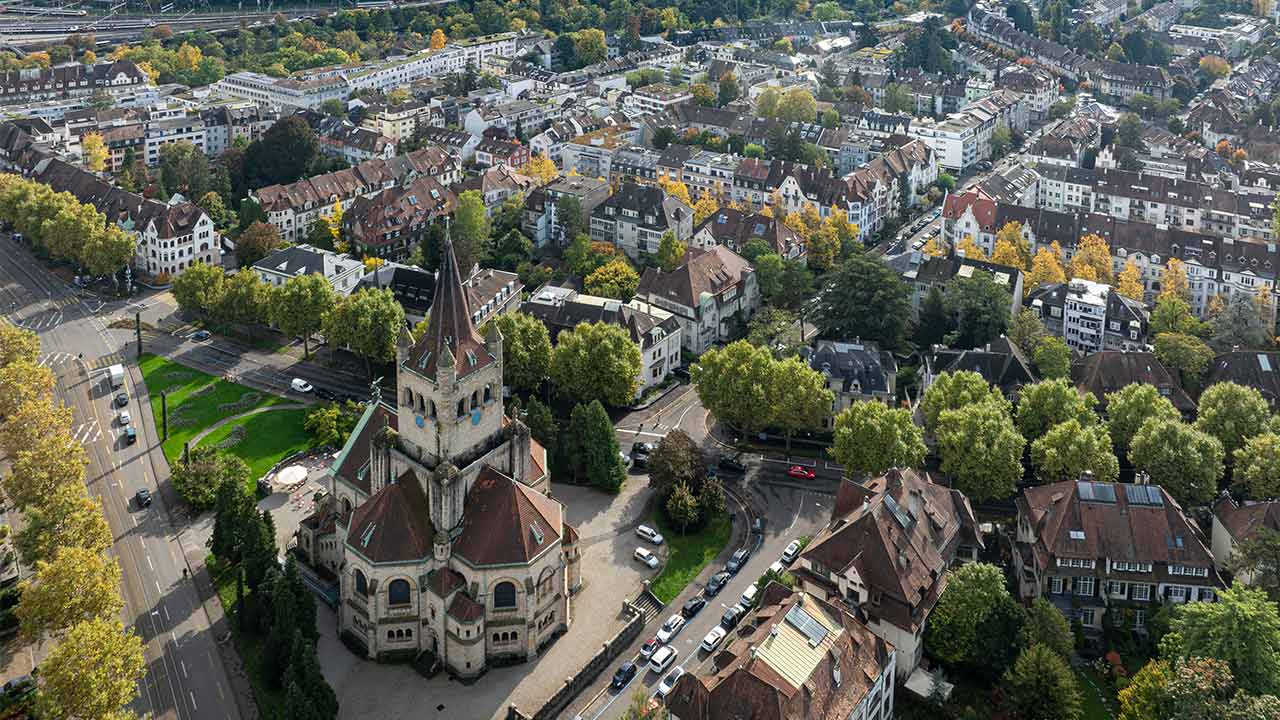 Blick über die Pauluskirche und das Bachlettenquartier