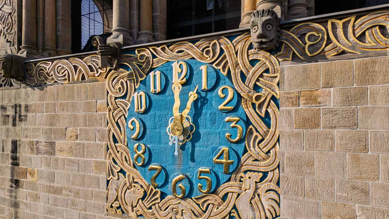 Ziffernblatt der Turmuhr bei der Pauluskirche