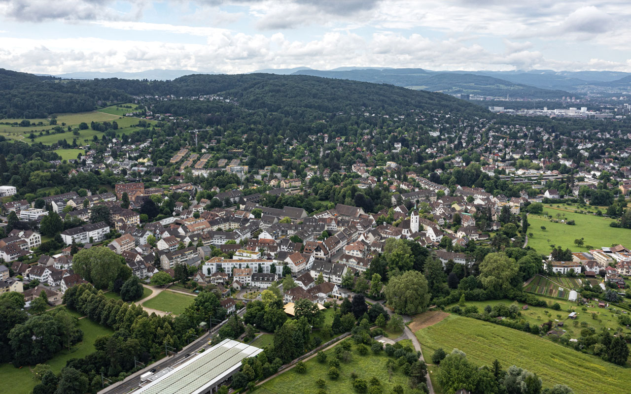 Luftaufnahme der Gemeinde Riehen.