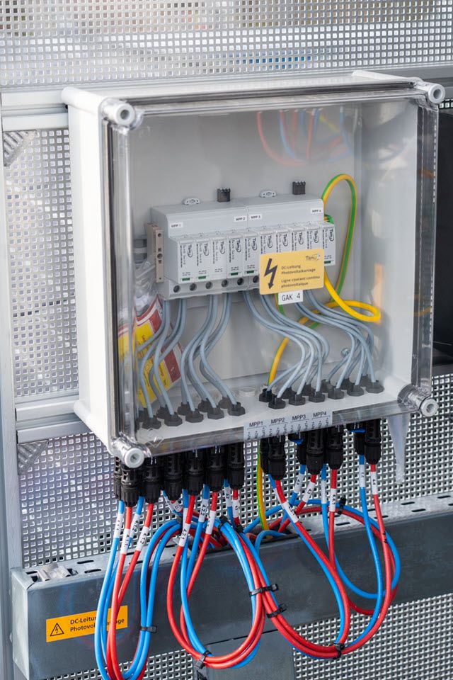 Anschlussbox einer Photovoltaikanlage.