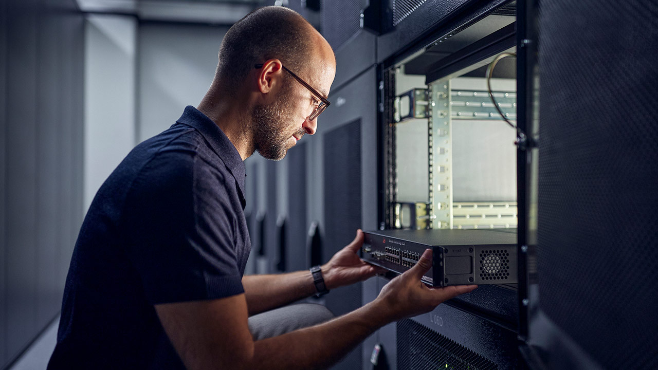 datacenter-basel-iwb-rack
