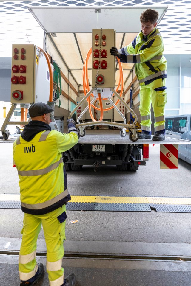 Der Strom für die temporären Anschlüsse kommt vom Unterwerk und wird über Bezirksstationen und Trafostationen verteilt.