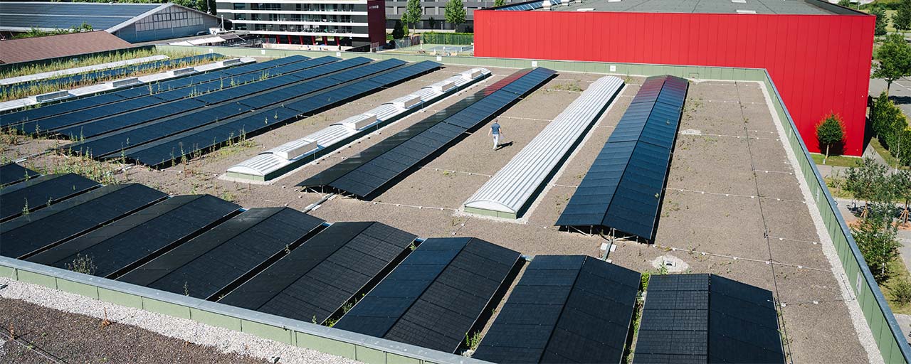Solaranlage der Multisporthalle Biel von oben