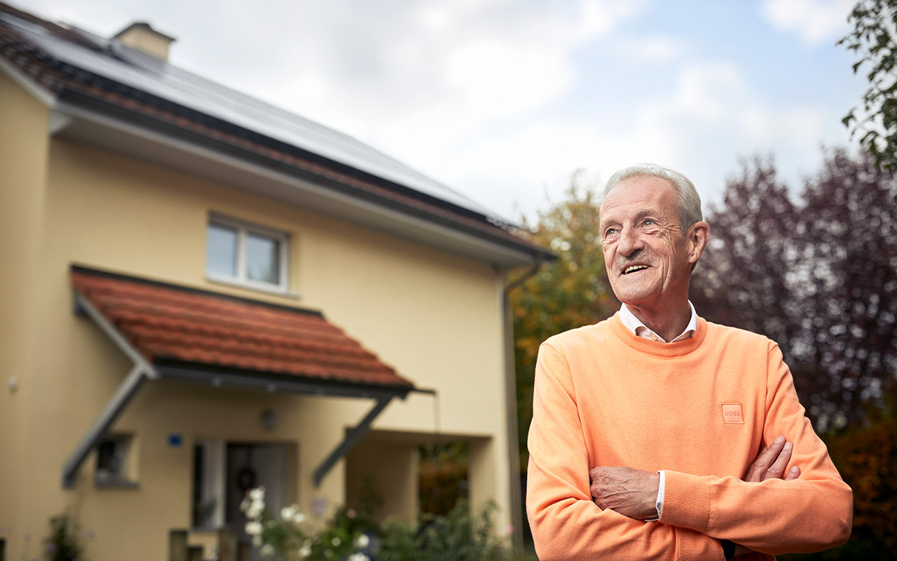 Thomy Streller steht vor seinem Haus