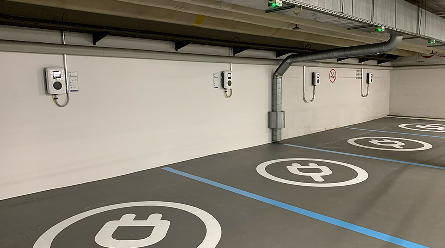 Vier IWB Ladestationen im unterirdischen Parking Steinen in Basel.