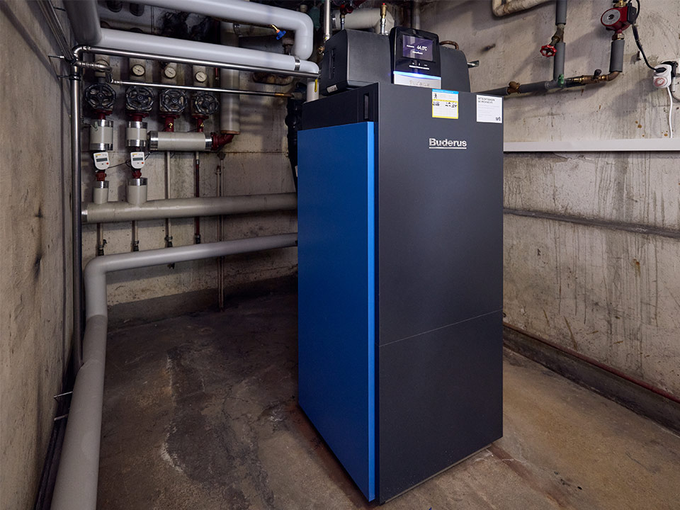 Der Gas-Mietkessel steht im Keller am Claragraben 35.