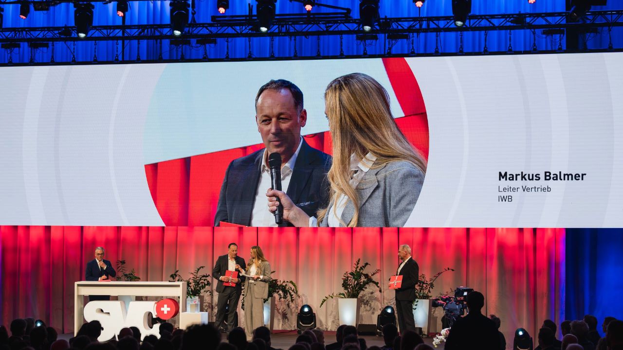 Bühne mit Preisübergabe am Prix SVC in Bern, 2025